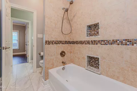 Bath - 116 Hickory Gln, Madison, MS 39110 photo 11 of 13
