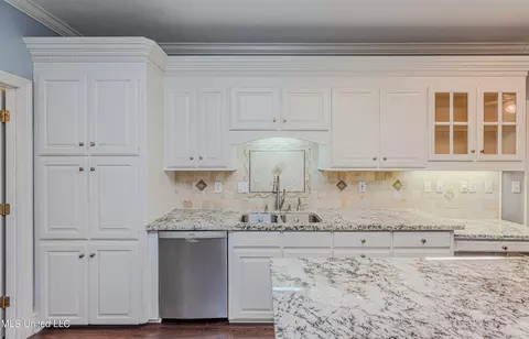 Kitchen - 116 Hickory Gln, Madison, MS 39110 photo 6 of 8