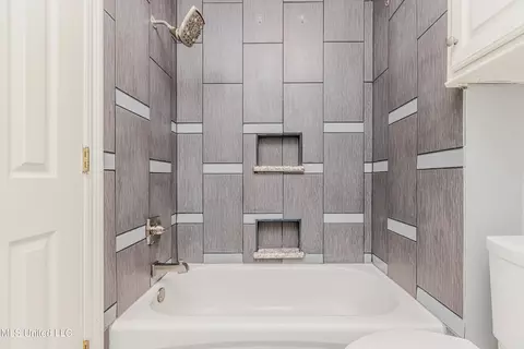 Bath - 116 Hickory Gln, Madison, MS 39110 photo 8 of 13