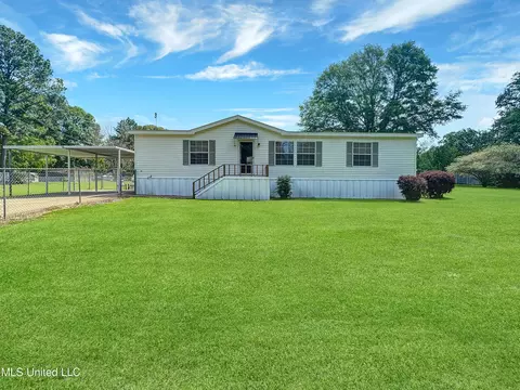 120 Green Leaves Dr, Florence, MS 39073