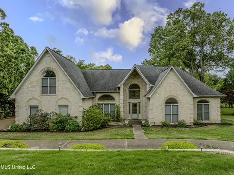 8125 Rosemont Dr, Olive Branch, MS 38654