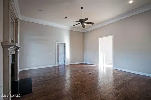 Living - 149 Willow Crest Cir, Brandon, MS 39047 photo 1 of 2