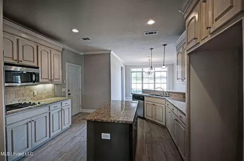 Kitchen - 149 Willow Crest Cir, Brandon, MS 39047 photo 1 of 3