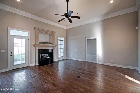 Living - 149 Willow Crest Cir, Brandon, MS 39047 photo 2 of 2