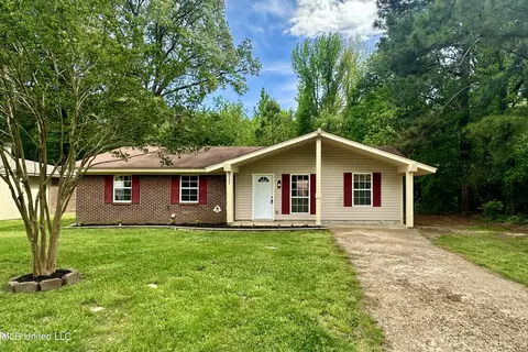 5229 Caroline Dr, Horn Lake, MS 38637