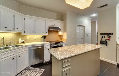 Kitchen - 109 Northpointe Pkwy, Jackson, MS 39211 photo 6 of 10