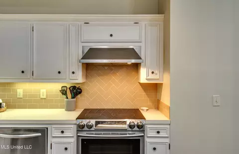 Kitchen - 109 Northpointe Pkwy, Jackson, MS 39211 photo 3 of 10
