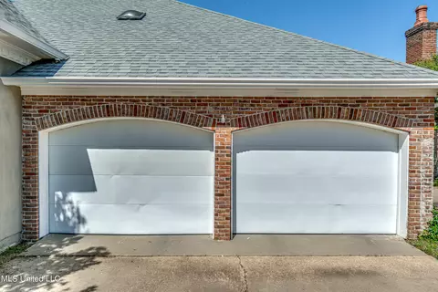 Exterior - 109 Northpointe Pkwy, Jackson, MS 39211 photo 11 of 12