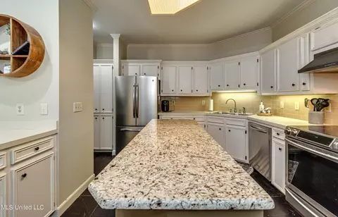 Kitchen - 109 Northpointe Pkwy, Jackson, MS 39211 photo 2 of 10
