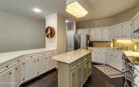 Kitchen - 109 Northpointe Pkwy, Jackson, MS 39211 photo 5 of 10