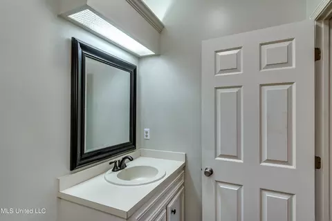 Bath - 109 Northpointe Pkwy, Jackson, MS 39211 photo 7 of 9