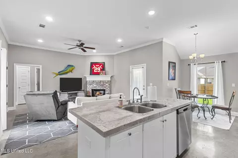 Kitchen - 1530 Arcadia Ln, Brandon, MS 39042 photo 4 of 5