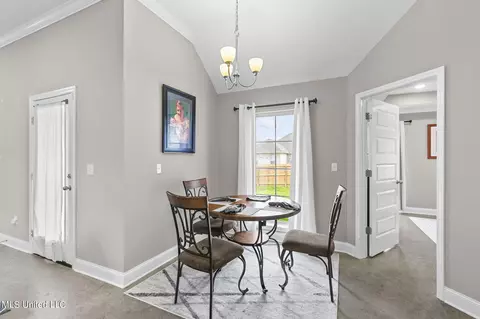 Dining - 1530 Arcadia Ln, Brandon, MS 39042 photo 1 of 2
