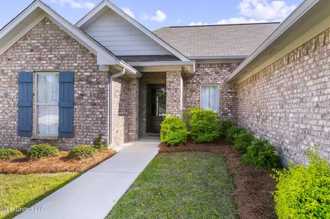 Exterior - 1530 Arcadia Ln, Brandon, MS 39042 photo 4 of 9