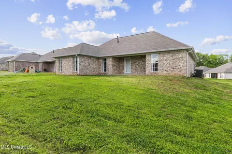 Exterior - 1530 Arcadia Ln, Brandon, MS 39042 photo 7 of 9