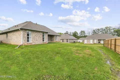 Exterior - 1530 Arcadia Ln, Brandon, MS 39042 photo 9 of 9