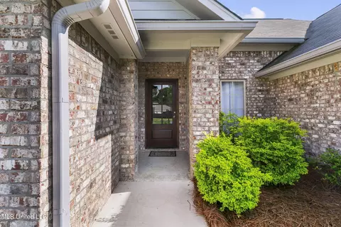 Exterior - 1530 Arcadia Ln, Brandon, MS 39042 photo 5 of 9