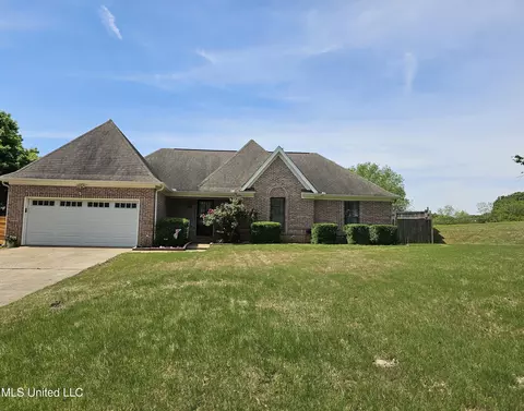 7215 Helen Dr, Olive Branch, MS 38654