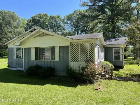 120 Dillard Ave, Pelahatchie, MS 39145