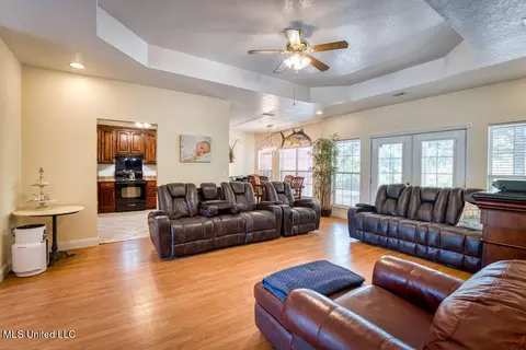 Living - 9474 Dunn Rd, Moss Point, MS 39562 photo 2 of 3