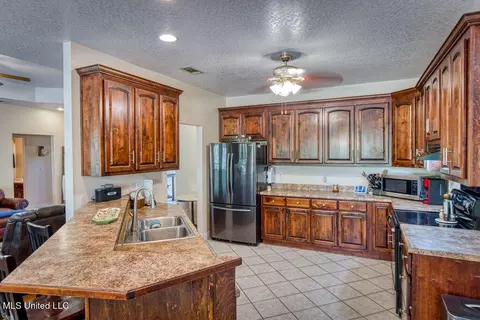 Kitchen - 9474 Dunn Rd, Moss Point, MS 39562 photo 2 of 5