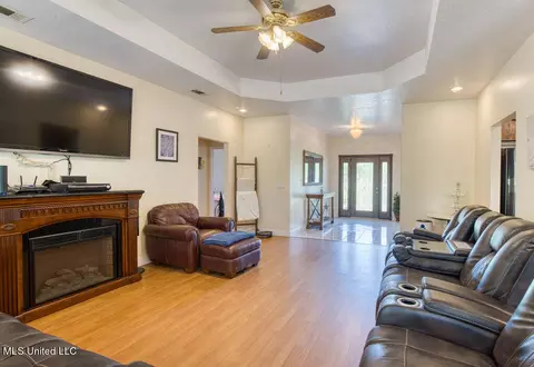 Living - 9474 Dunn Rd, Moss Point, MS 39562 photo 3 of 3