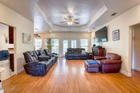 Living - 9474 Dunn Rd, Moss Point, MS 39562 photo 1 of 3