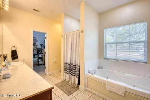 Bath - 9474 Dunn Rd, Moss Point, MS 39562 photo 1 of 3