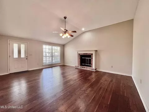Living - 116 Villa Way, Clinton, MS 39056 photo 2 of 2