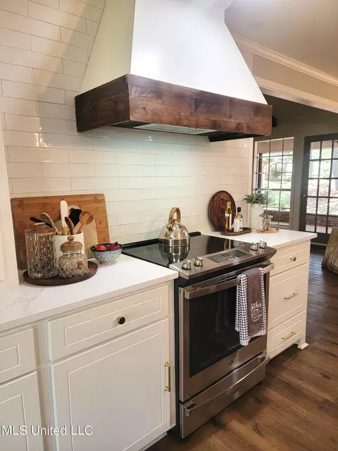 Kitchen - 5459 Red Fox Rd, Jackson, MS 39211 photo 6 of 21