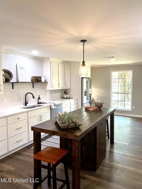 Kitchen - 5459 Red Fox Rd, Jackson, MS 39211 photo 13 of 21