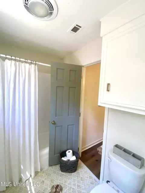 Bath - 5459 Red Fox Rd, Jackson, MS 39211 photo 15 of 20