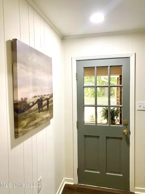 Entry Way - 5459 Red Fox Rd, Jackson, MS 39211 photo 4 of 5