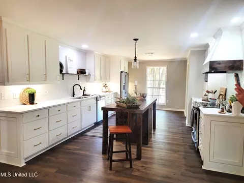 Kitchen - 5459 Red Fox Rd, Jackson, MS 39211 photo 8 of 21