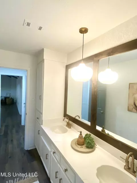 Bath - 5459 Red Fox Rd, Jackson, MS 39211 photo 19 of 20