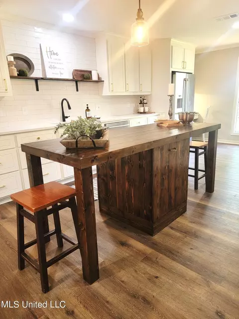 Kitchen - 5459 Red Fox Rd, Jackson, MS 39211 photo 7 of 21
