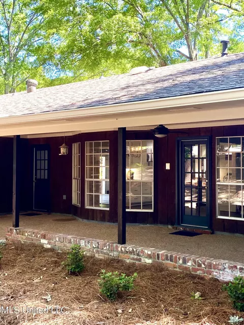 Exterior - 5459 Red Fox Rd, Jackson, MS 39211 photo 6 of 10