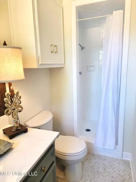 Bath - 5459 Red Fox Rd, Jackson, MS 39211 photo 10 of 20