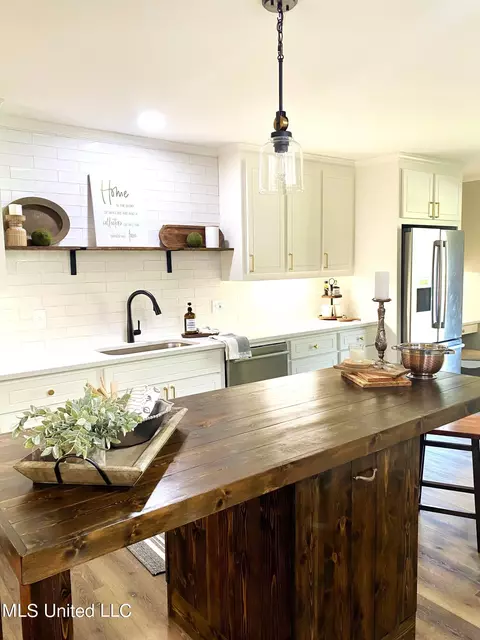 Kitchen - 5459 Red Fox Rd, Jackson, MS 39211 photo 9 of 21