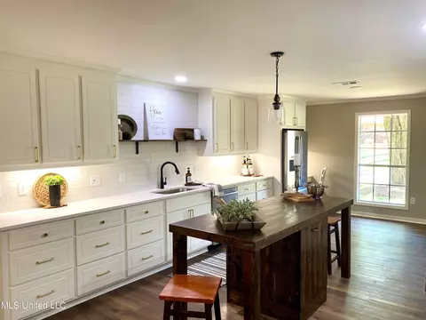 Kitchen - 5459 Red Fox Rd, Jackson, MS 39211 photo 15 of 21