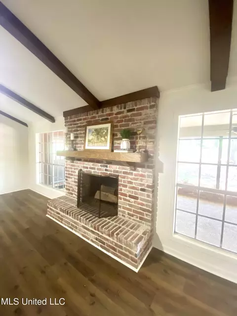 Living - 5459 Red Fox Rd, Jackson, MS 39211 photo 4 of 5