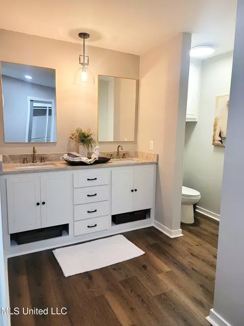 Bath - 5459 Red Fox Rd, Jackson, MS 39211 photo 1 of 20