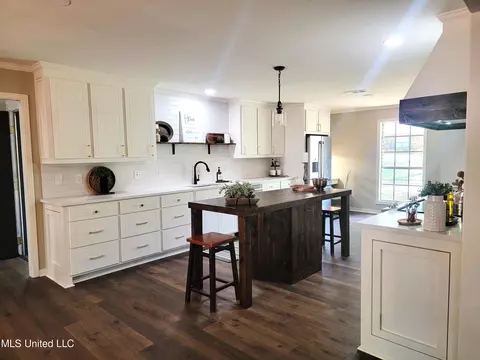 Kitchen - 5459 Red Fox Rd, Jackson, MS 39211 photo 11 of 21