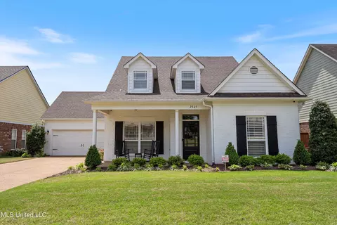 2305 Saint Ives Ln, Hernando, MS 38632