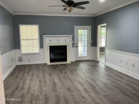 Living - 858 Riverchase Dr, Brandon, MS 39047 photo 3 of 3
