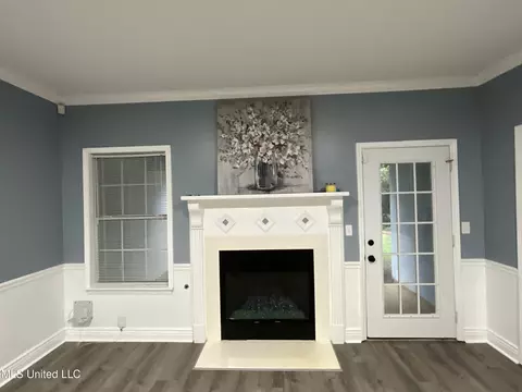 Living - 858 Riverchase Dr, Brandon, MS 39047 photo 1 of 3