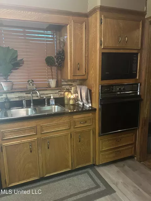 Kitchen - 5785 E Sedgwick Ct, Jackson, MS 39211 photo 2 of 2