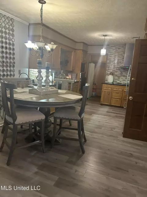 Dining - 5785 E Sedgwick Ct, Jackson, MS 39211 photo 2 of 3