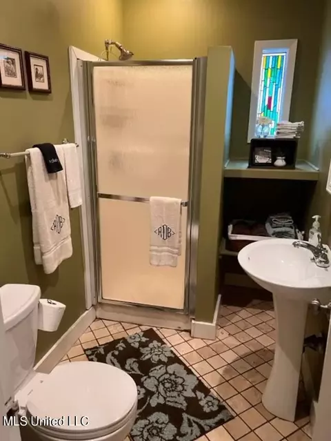 Bath - 378 Naples Rd, Jackson, MS 39206 photo 1 of 1