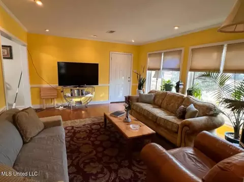 Living - 378 Naples Rd, Jackson, MS 39206 photo 1 of 2